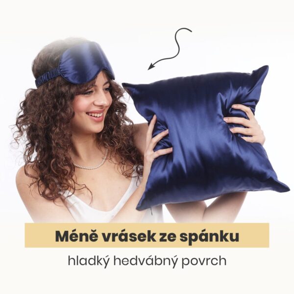 Méně vrásek ze spánku - hladký hedvábný povrch.