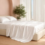 Hedvábné prostěradlo s gumičkou - bílá perla