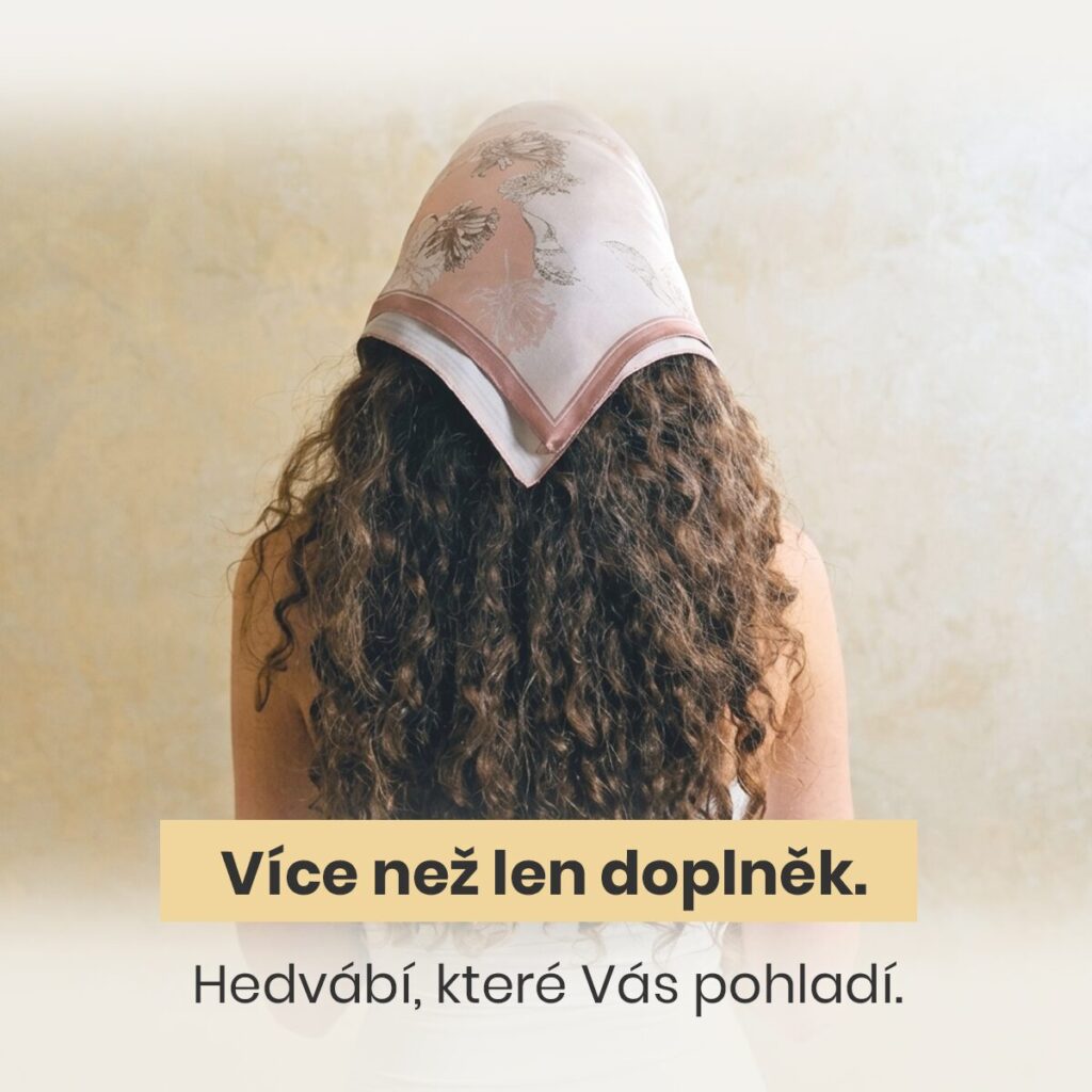 Hedvábný šátek - Ariana Grace (53x53cm)