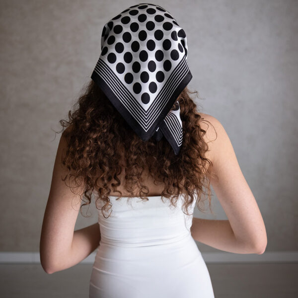 Hedvábný šátek - Midnight Dots M (70x70cm)