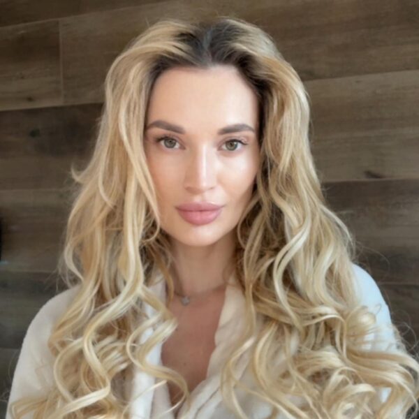 Je navržena tak, aby vás netlačila ani během spánku na boku. Dopřejte si luxusní pohodlí a profesionální styling v jednom.