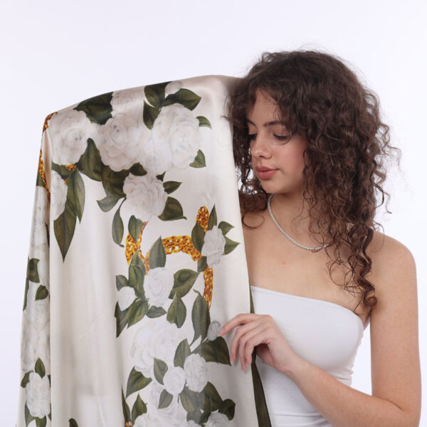 SIMIsilk – přírodní šátek Linen Sky s květinovým motivem a zlatistými prvky