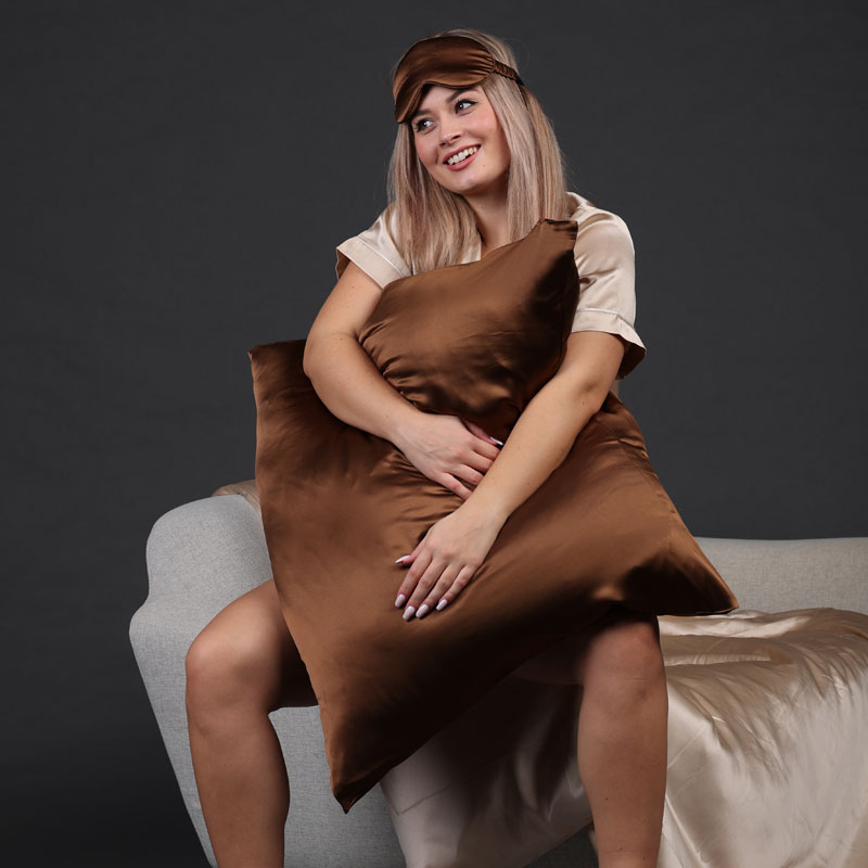 Hedvábné povlečení na polštář 70 × 80(90) a maska – hnědý diamant, luxusní doplňky