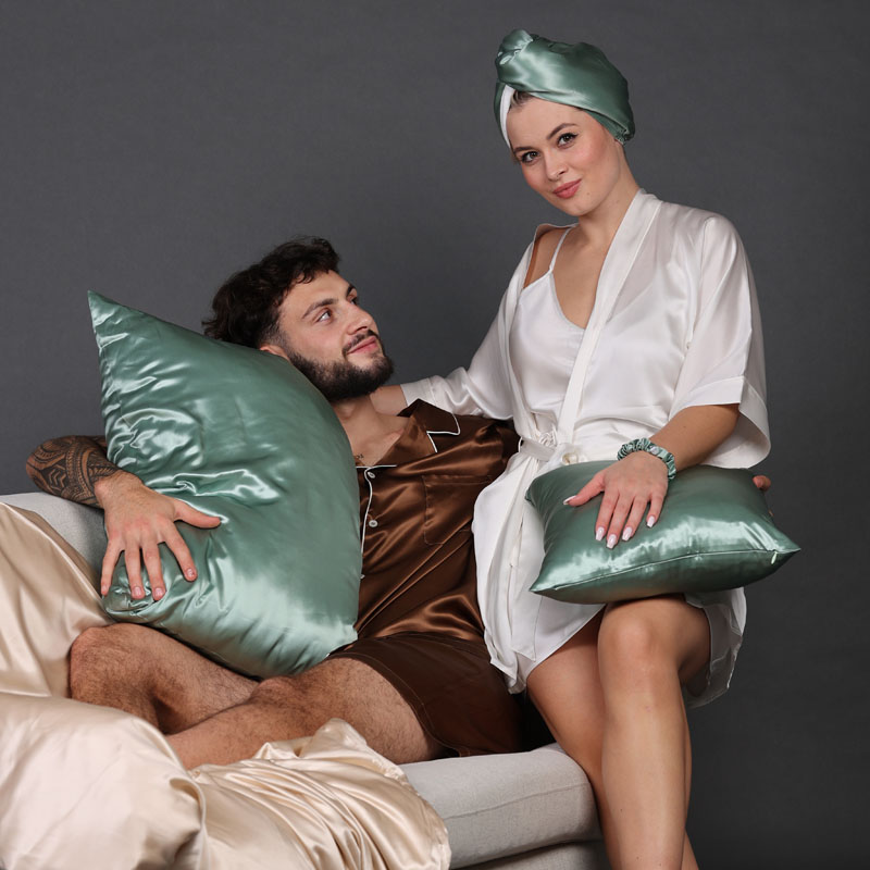 Set hedvábné povlečení 40 x 40, ručník na vlasy a gumička – Mátově-zelená Set hedvábné povlečení 40 x 40, ručník na vlasy a gumička – Mátově-zelená