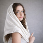 100% přírodní hedvábí, které je neuvěřitelně jemné k pokožce a má přirozený termoregulační účinek.