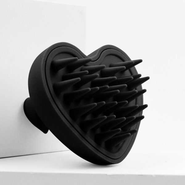 Masážní kartáč byl navržen tak, aby spojil péči, zdraví a požitek v jednom okamžiku.