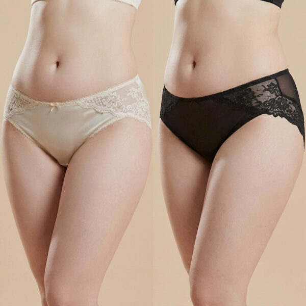 Modelka v luxusních hedvábných kalhotkách s krajkou SIMISilk – elegantní jemné dámské prádlo. Detail materiálu pro luxusní dámské kalhotky z pravého hedvábí.